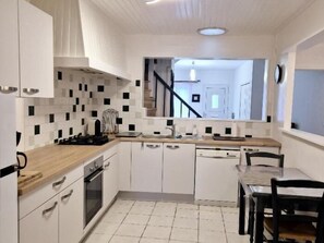 KylskÄp, mikrovÄgsugn, ugn och diskmaskin