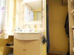 Shower - Townhouse near center - sleeps 5 (FOURAS)
