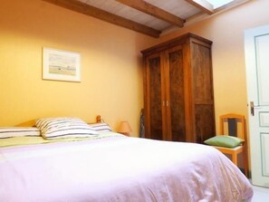 3 bedrooms - Townhouse near center - sleeps 5 (FOURAS)