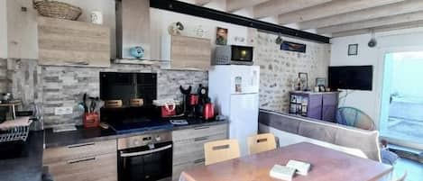 Refrigerador, microondas, horno, lavavajillas