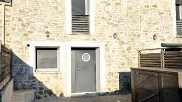 Enceinte de lâhĂ©bergement