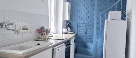 Kühlschrank, Mikrowelle, Ofen, Geschirrspüler