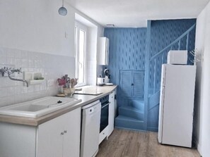 Geladeira, micro-ondas, fogão, lava-louças