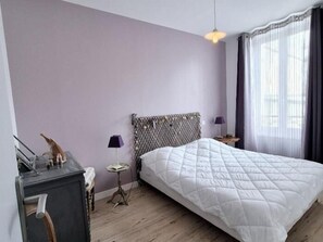 4 bedrooms - Spacious family home in the center of town - 10/12 pers. (FOURAS)