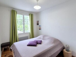 3 bedrooms, iron/ironing board, WiFi