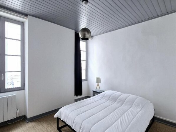 3 bedrooms, Internet - Renovated house in the center - 6/7 pers. (FOURAS)