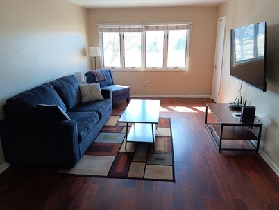 Charming 2-bedroom condo with WiFi, AC in quaint Sheboygan