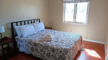 2 habitaciones, tabla de planchar con plancha, wifi y ropa de cama