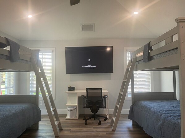 5 bedrooms, iron/ironing board, WiFi, bed sheets