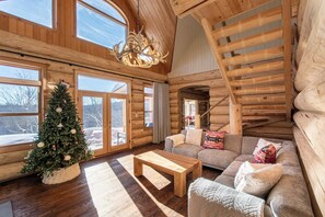 Téléviseur connecté, foyer, lecteur de DVD, table de ping-pong