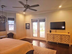 4 bedrooms, desk, iron/ironing board, WiFi - The Cortez House – Stay for 8! (Scottsdale)