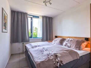 2 bedrooms, iron/ironing board, individually furnished - House on the Water Comfortable Holiday Residence (Lemmer)