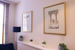 Interior - Cozy Fulham Retreat With Private Entrance & Hot Tub (London)