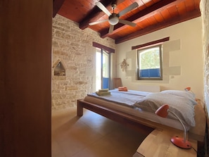 4 chambres, fer et planche à repasser, draps fournis