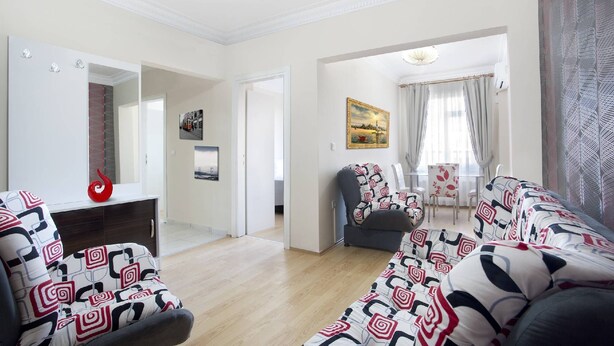 تجهيزات عازلة للصوت ومكواة/لوح كي
