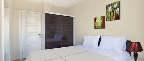 Sistema de insonorización y tabla de planchar con plancha