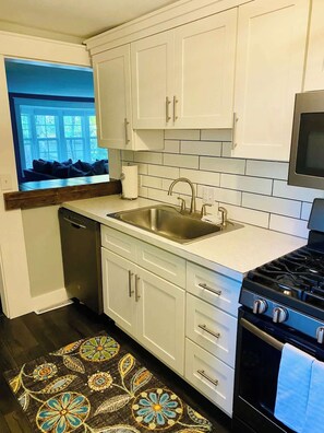 雪櫃、微波爐、焗爐、爐具