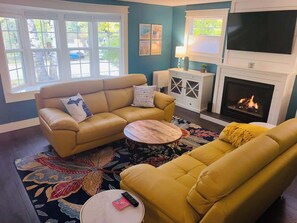 TV, fireplace, offices - Walkable Bellaire Home, Fenced Yard for Pets (Bellaire)