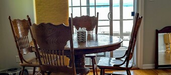 Charming 2-bedroom cottage on serene Seneca Lake! Close to wineries, waterfalls!
