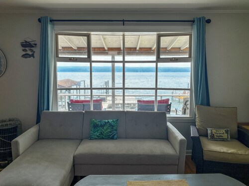 Charming 2-bedroom cottage on serene Seneca Lake! Close to wineries, waterfalls!