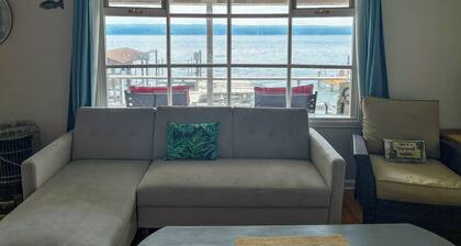 Charming 2-bedroom cottage on serene Seneca Lake! Close to wineries, waterfalls!