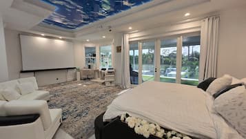 6 bedrooms, desk, iron/ironing board, travel crib