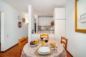 Appartement familial, 2 chambres, non-fumeur | Cuisine privée | Cafétière à espresso, bouilloire électrique, grille-pain