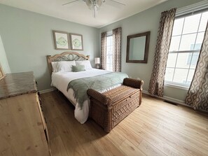 4 bedrooms, iron/ironing board, travel cot, WiFi - Spacious 4-bedroom, 3 bath townhome with pool close to convention center (Wildwood)