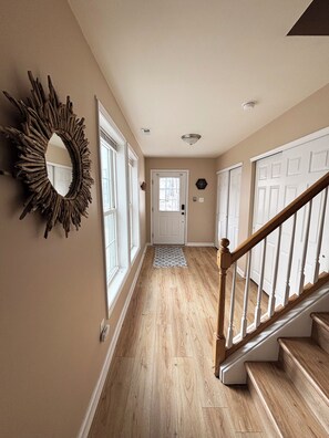 Interior - Spacious 4-bedroom, 3 bath townhome with pool close to convention center (Wildwood)