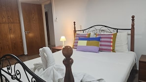 3 bedrooms, soundproofing - 39 EGM - Stay Uptown Apartment (Egkomi)
