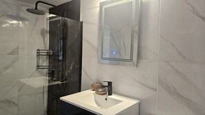 1 bedroom, soundproofing - 38 LCA - Stay Van Gogh Apartment (Larnaca)