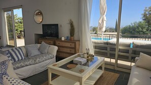 3 bedrooms, soundproofing - 54 PSR - Stay Pantheon Villa (Pissouri)