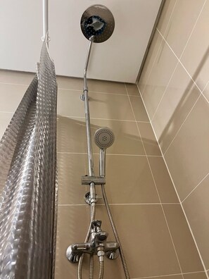Handtücher, Seife, Toilettenpapier