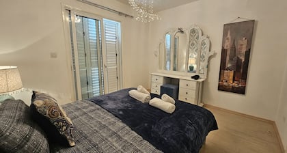 27 NIC - Stay Alex s House