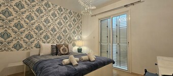 27 NIC - Stay Alex s House