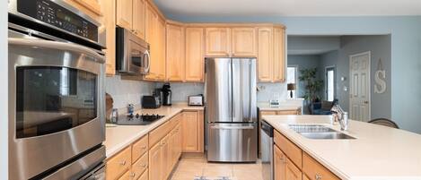 Réfrigérateur, micro-ondes, four, lave-vaisselle