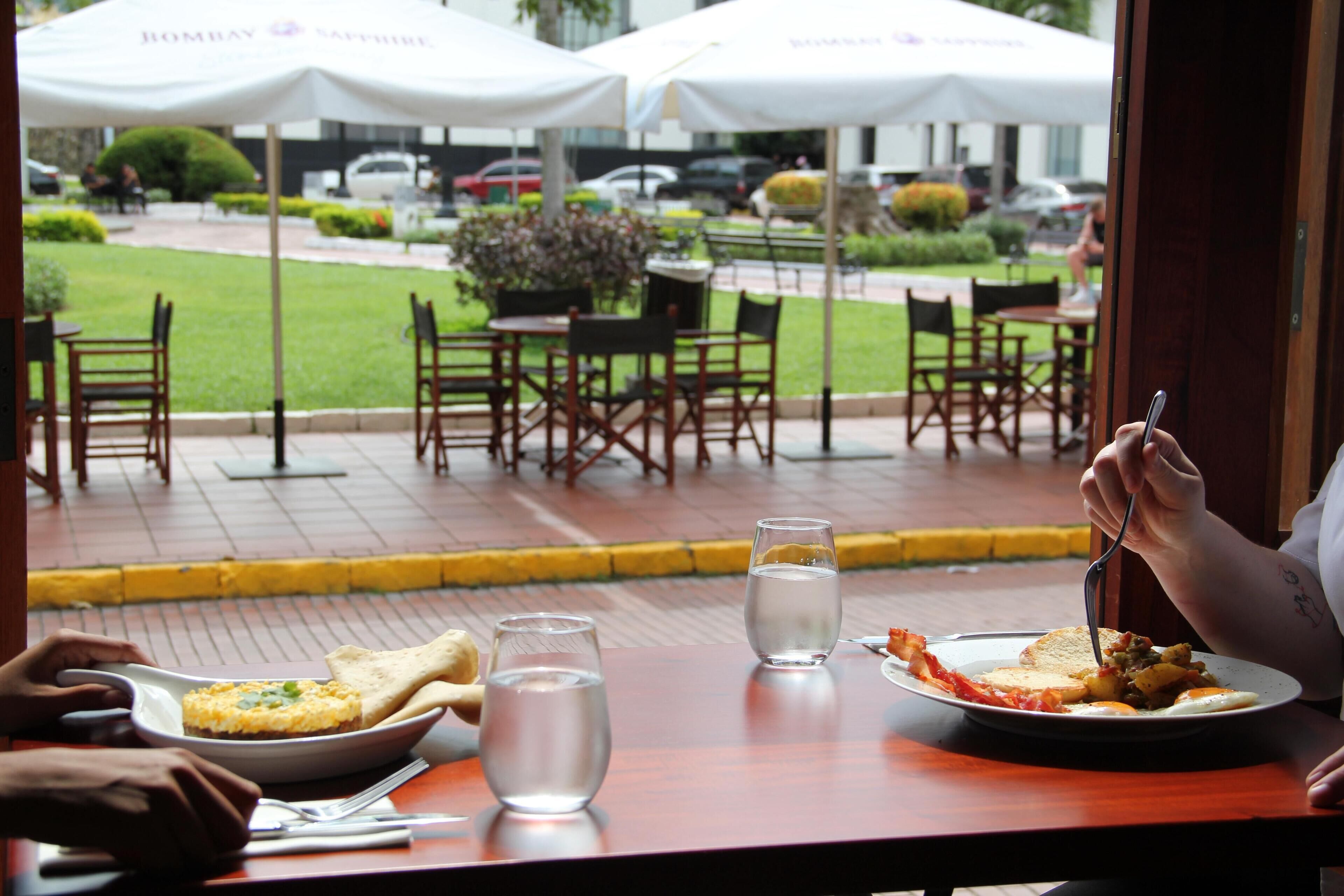 Petit déjeuner anglais (25 USD par personne)