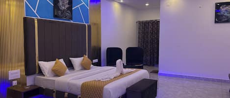 Deluxe Double Room, Balcony, City View | Free WiFi