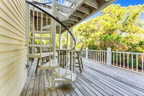 Terrace/patio - Pura Vida - Private Pool, Beach Access, Tennis & Pickle Ball Court! (St. George Island)