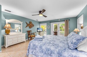 5 bedrooms, iron/ironing board, Internet, bed sheets