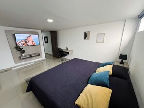 3 chambres, fer et planche à repasser, Wi-Fi, draps fournis