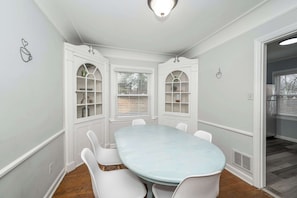 Condo, várias camas, cozinha, vista para o jardim (Kenwood Keys Suites) | Opções para refeição