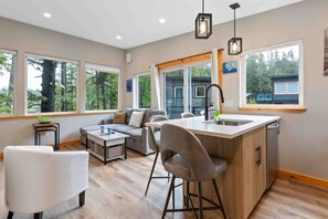 Interior - SS#3 Paddler-Cozy, Modern, Spring Cove View, Sauna (Ucluelet)