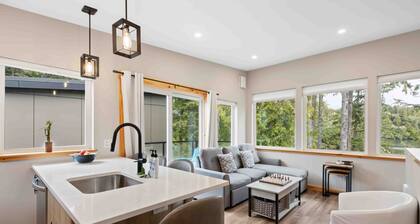 SS#5-Shortboarder-Spring Cove View, Sauna, Hikes!