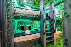 9 quartos, ferros/tábuas de passar roupa, Wi-Fi, roupa de cama