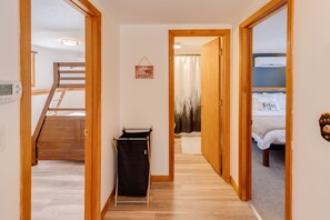 4 bedrooms, travel cot, WiFi, bed sheets