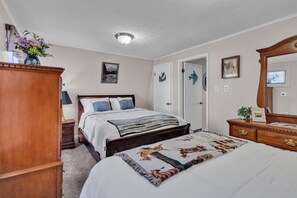 2 bedrooms, iron/ironing board, WiFi, bed sheets