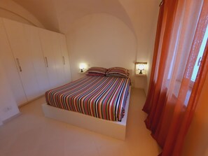 2 bedrooms, iron/ironing board, travel cot, free WiFi