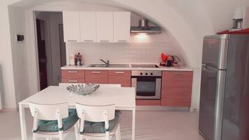 Kühlschrank, Ofen, Herdplatte, Geschirrspüler