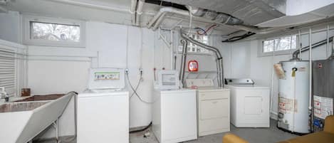 Condo, Multiple Beds, Kitchen, Garden View (Kenwood Keys 2) | Interior